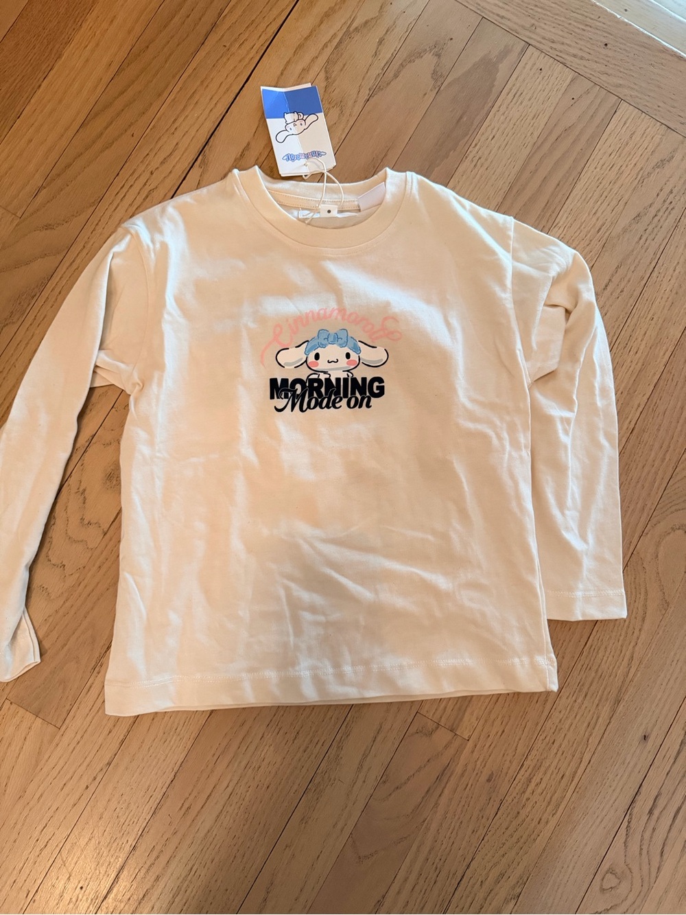 Zara Cream Long-Sleeve Tee with Cinnamaroll Character and Black Text